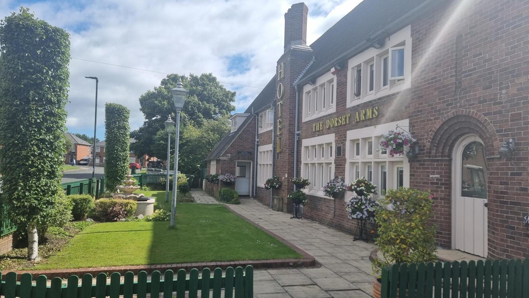 Dorset Arms Hotel Уолсенд Екстериор снимка