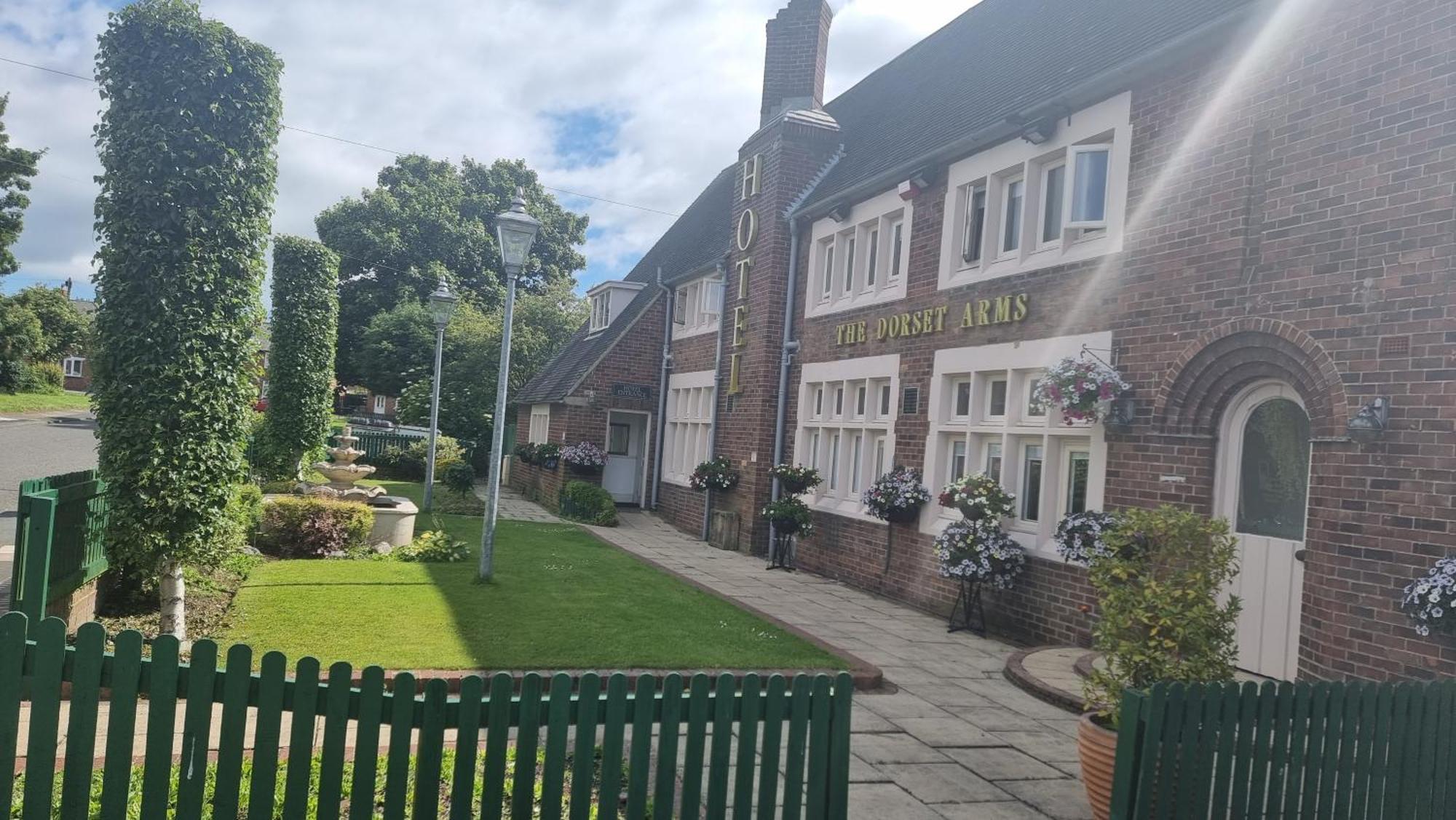 Dorset Arms Hotel Уолсенд Екстериор снимка