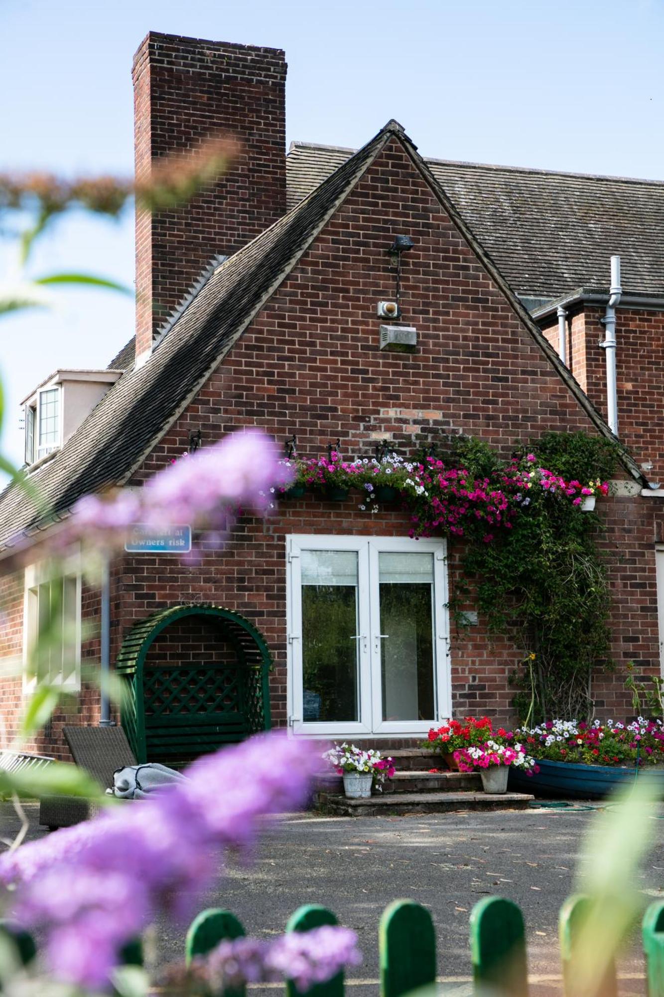 Dorset Arms Hotel Уолсенд Екстериор снимка
